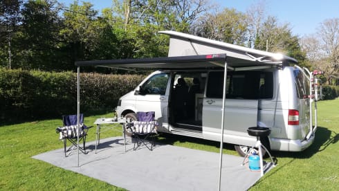 Automatic VW 4 seater campervan - ready to go exploring