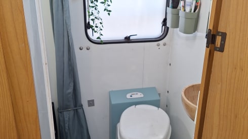 Familie camper met 6 gordels en 8 slaapplaatsen incl inventaris 