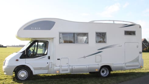 Super Brig 677 TC – Spacious Super Brig 677 TC with 6 berths and XXL garage!