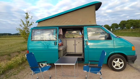 Kermit – Original Volkswagen t4 California 1994 6 persons off-grid