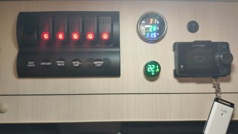 B.a.  – 2p VW Crafter bus uit 2014