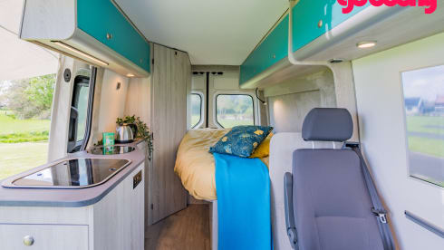 Fluistercamper – 100% electric VW Crafter, 2 persons, interior 2023