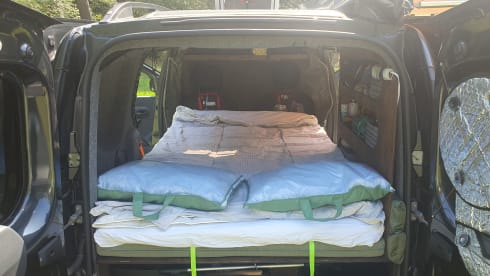 BeSmarter en ga op Avontuur! – Seek out adventure with our 2-person camper van!