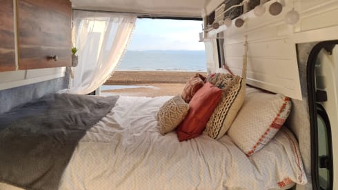 Mr Explorer – Unique 4 berth (2 adults/ 2 children) medium wheel base transit conversion