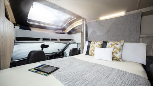 Luxury Motorhome 4-5 berth (2 lounges) lots of fun