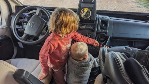Sun Living  – 6p recent family camper from 2021 - Sun Living alcove