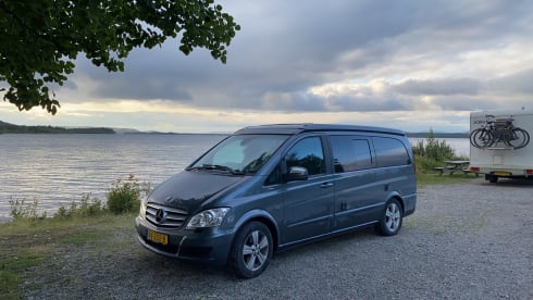4p Mercedes-Benz campervan uit 2010