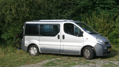 Viv – Handy and complete bus camper