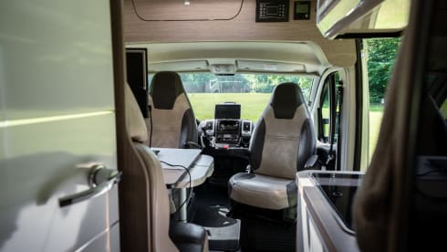 Camper Eva – Camping-car de luxe avec Starlink