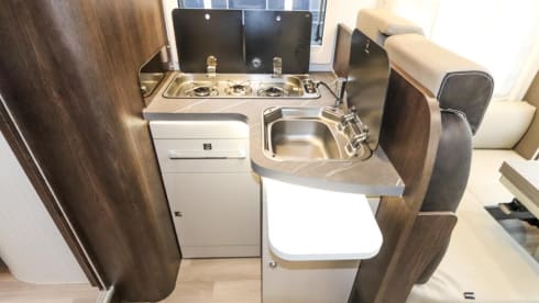 2021 *Full Option* Benimar Cocoon 463 with AUTOMATIC