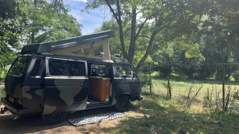 Veteraan / Opa – 2-seater Volkswagen campervan from 1985