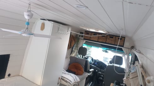 Jazzy – Volkswagen LT35 campervan from 2004, for 2 people