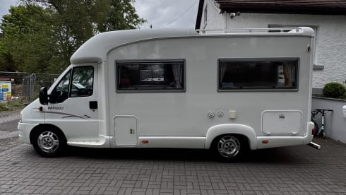 Rover  – 4 berth Fiat campervan PET FRIENDLY