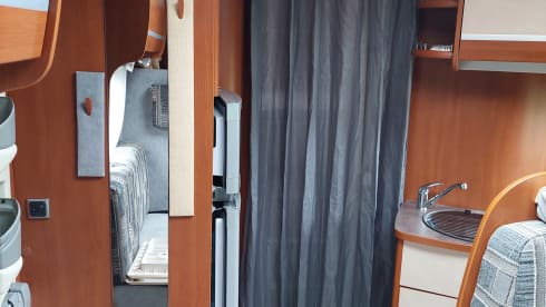 Campie  – Spacious 5p camper with XXL garage 