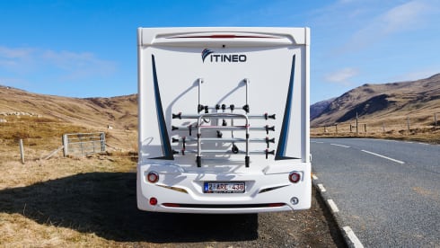 Spacious integral camper for 5 people