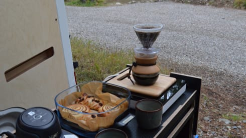 Juniper – Camper ecologico Kia PV5 elettrico su misura a Edimburgo | Ohm Campers