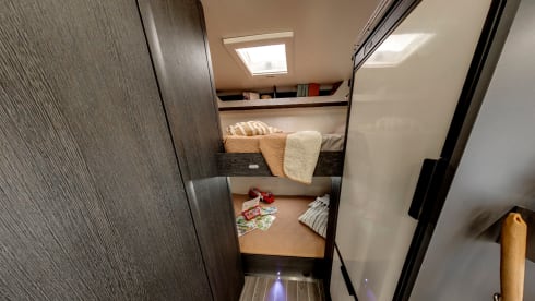 AFP 675 6 Berth  – Roller Team 675 6-Berth Yorkshire Motorhome