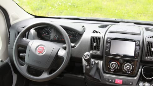Compact! – Compact camper of 560 length with air conditioning Flash 02