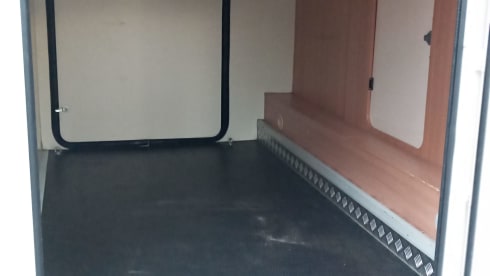 Happy Tour – 6 person Ahorn family camper Alcove 2018 with fixed beds LAST MINUTE