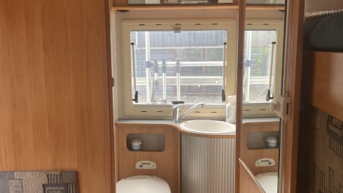 Nette ruime Adria Familie camper