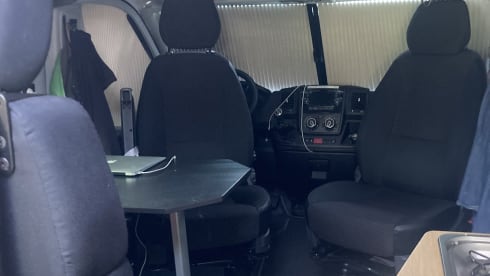 Little Red Devil  – 3p Peugeot bus uit 2020