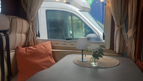 ELNA – Fijne ruime gezinscamper met aparte slaapkamer.