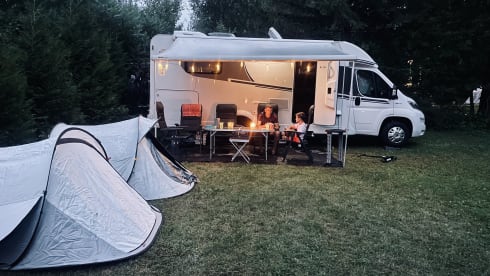 Ons huisje op wielen – Prachtige 5 persoons Carado uit 2021 met airco