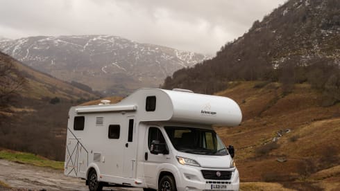 A6600BB – Etrusco 6 berth 6 seatbelts 2021. Automatic . 5G Internet. Solar Panels.
