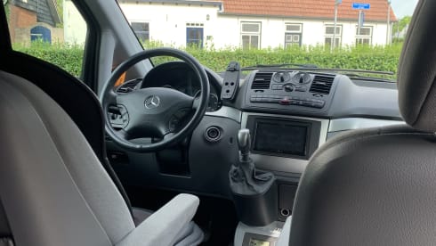 Booster Blue – Mercedes Viano bus camper