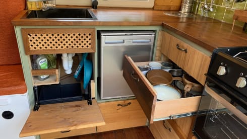 Canela  – 3p Mercedes-Benz campervan uit 2017