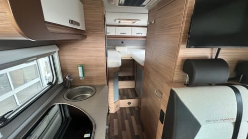 Luxurious 2-person camper, very complete, not too big