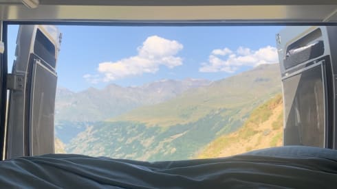 Bob – Peugeot bus camper (extra long comfortable bed)