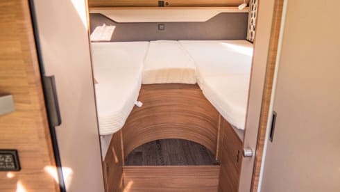enjoycamper2 – KNAUS VAN TI 650 MEG PARTIALLY INTEGRATED TOP EQUIPMENT IDEAL FOR COUPLES