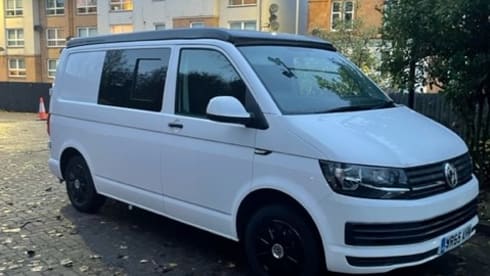 SCOTTISH EXPLORER T6 – VW POP TOP CAMPER 4 BERTH
