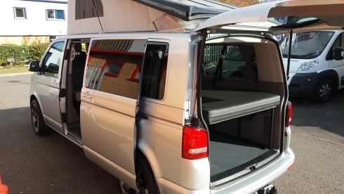 Camper Van Beethoven – 4 berth pop top Volkswagen campervan, 2015