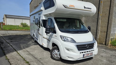 6p Benimar alcove from 2019