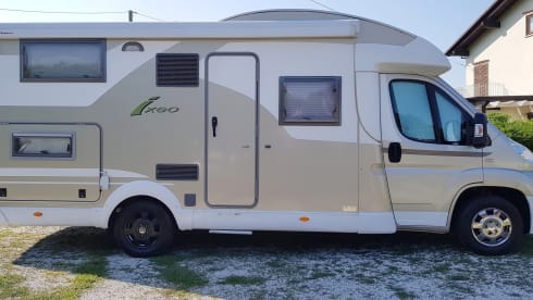 Pierpaolo – Camper semintegrale burstner ixxeo 666