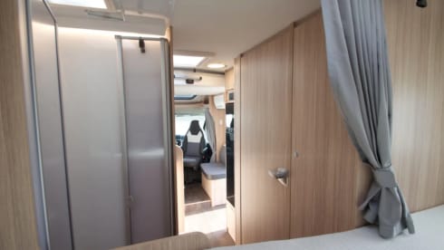 Sunlight T65 – Hele mooie ruime 4 persoons Sunlight camper uit 2022, veel bergruimte.