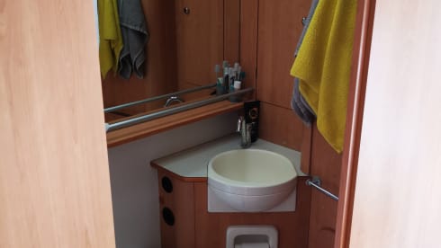 Laika x700  – Super accessorized attic camper