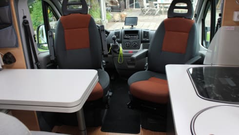 3p Knaus semi-integrated from 2010, Van TI 600 ME, 130 Multijet camper