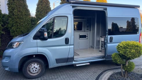 PREMIUM BLUE – 2 berth Peugeot campervan from 2022