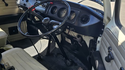 Daniel the Camper Van – Classic VW Bay Camper