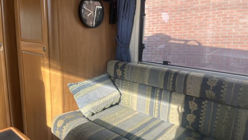 Heerlijk familie camper met grote zithoek  – 5er Hymer integriert ab 1998