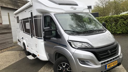 Carado T338 familiecamper – Luxurious spacious family camper, almost new and fully equipped. 