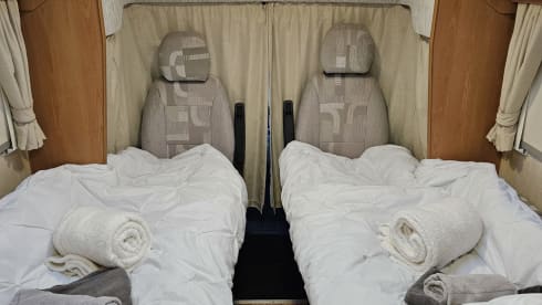 FARAH – 2 berth Peugeot bus from 2009