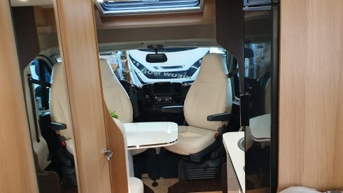 7 – 2/4 seater McLouis Sovereign Semi-Integral 2022