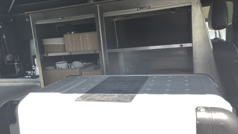 2p Land Rover Defender camper with lifting roof