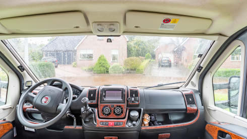 Very luxurious semi-integrated camper with a lot of comfort