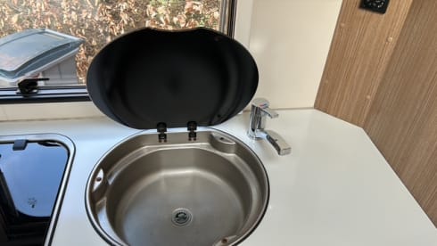 LiKaJo – Beautiful young 4-person Carado alcove from 2019