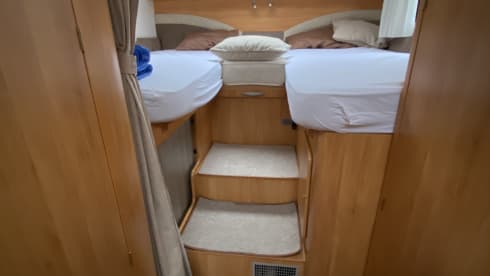 Length beds! Adria Coral S670SL new condition